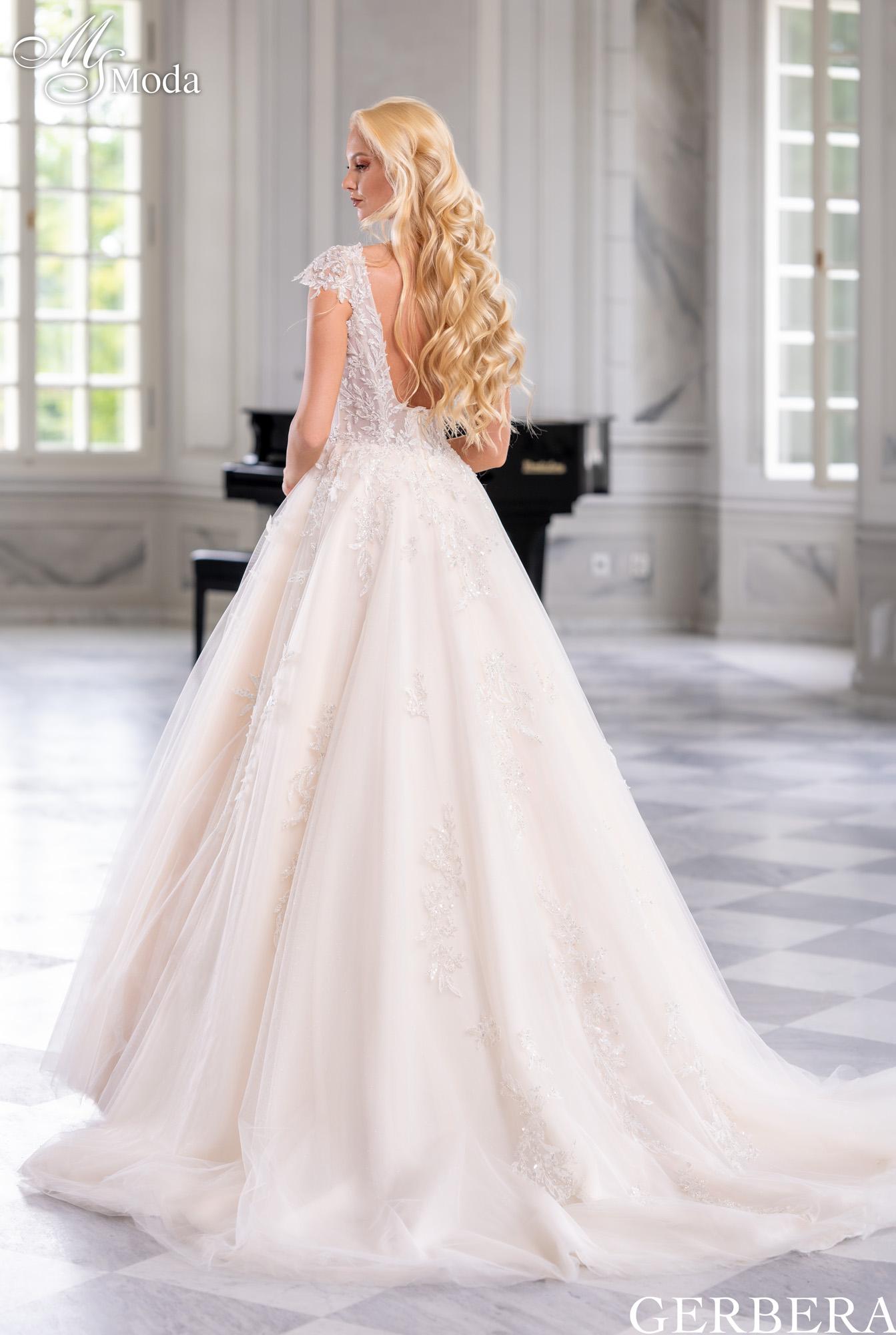 Wedding Dress GERBERA - Collection 2025
